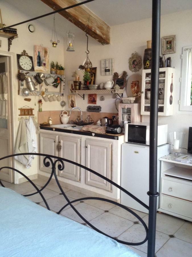 L'Oustalet Apartment La Tour-d'Aigues Exterior photo